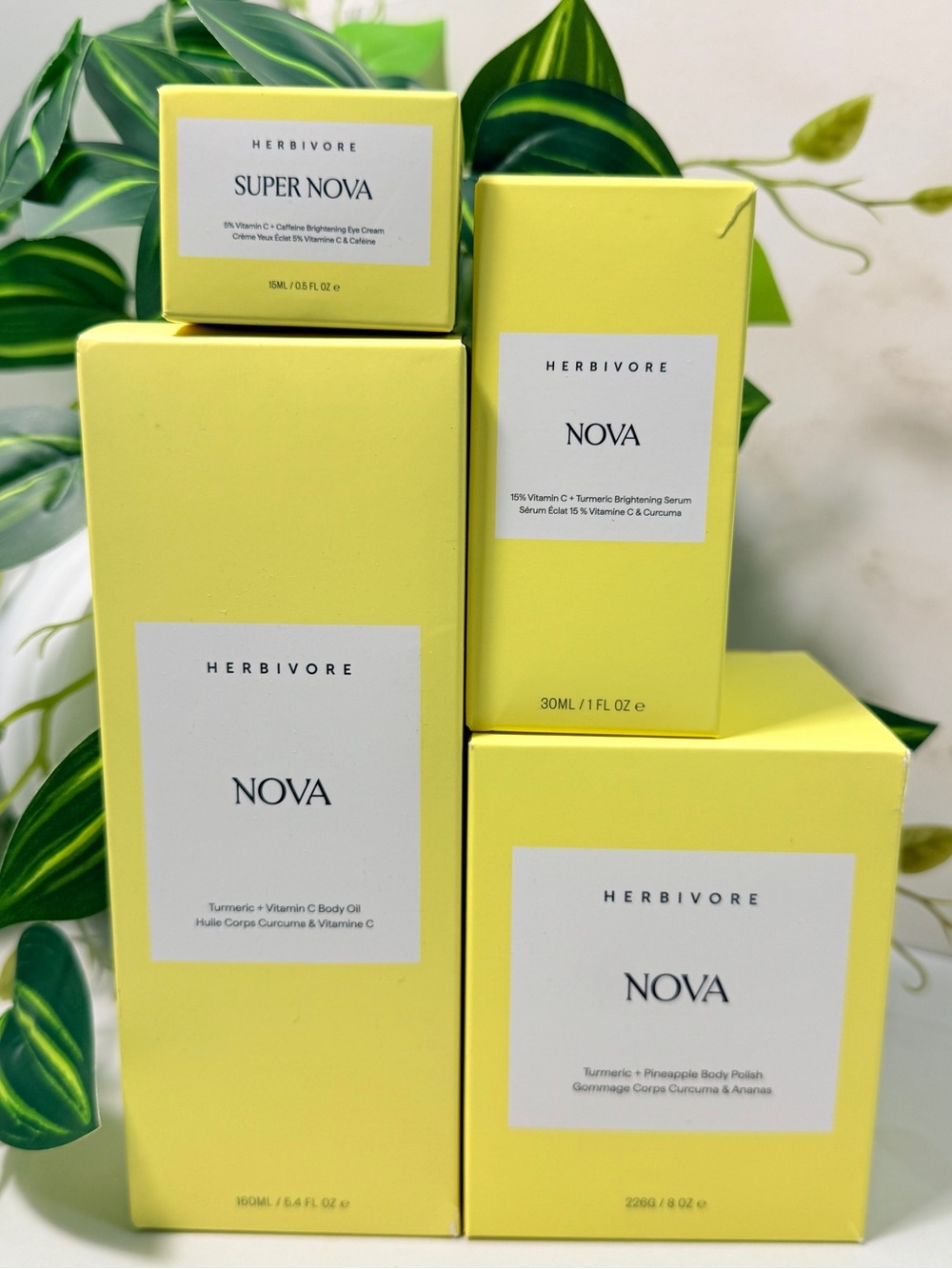 Herbivore NOVA 4 Pc Bundle NEW
Serum, Eye Cream, Body Oil, Polish
